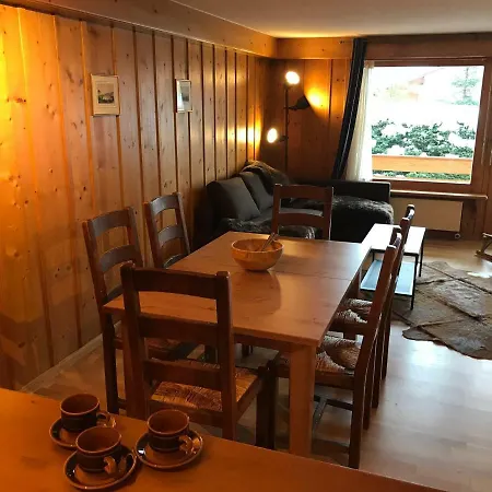 Central, Cosy, Sunny & Sauna 아파트 *